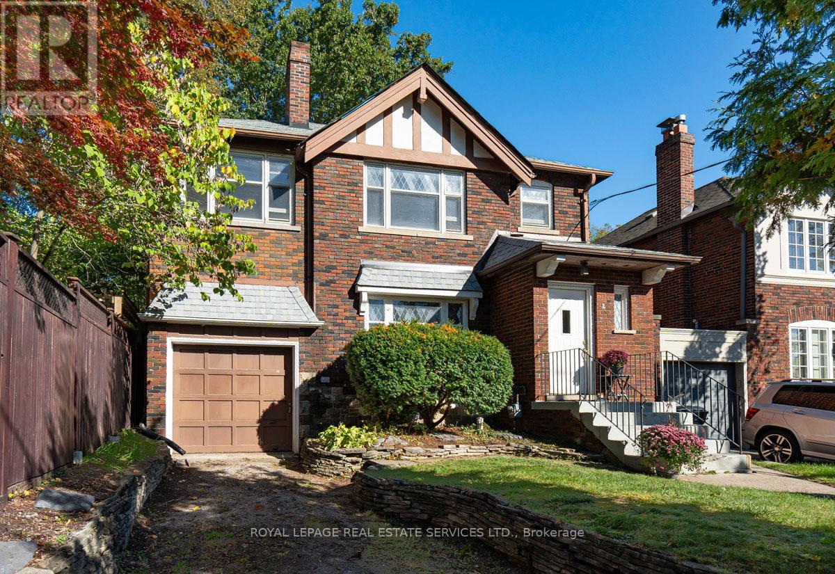 2 Parklea Dr, Toronto, ON M4G 2J4
