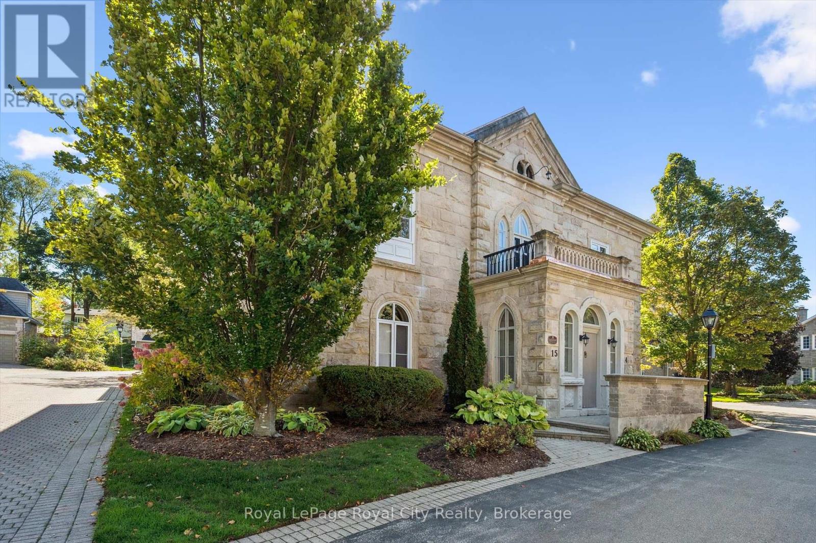 15 25 Manor Park Cres, Guelph, ON N1G 1A2