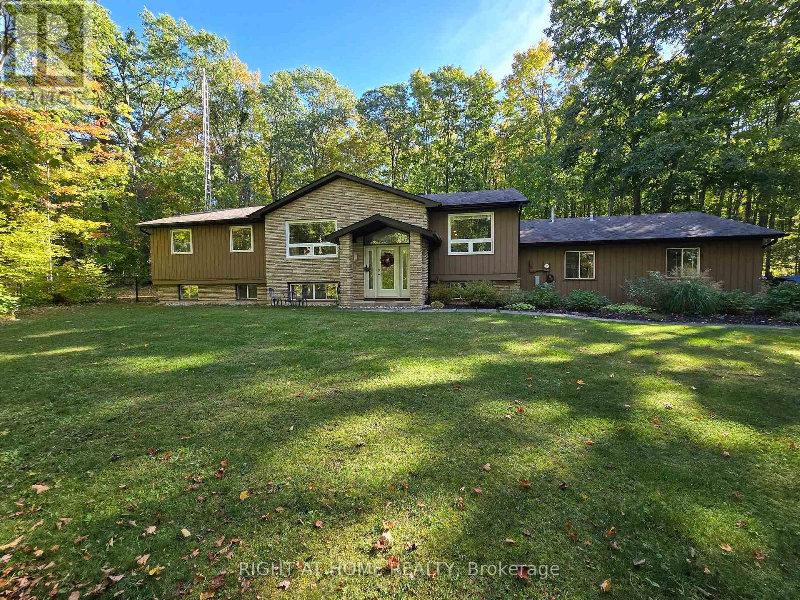 11 Woodland Cres, Oro-Medonte, ON L4M 4Y8