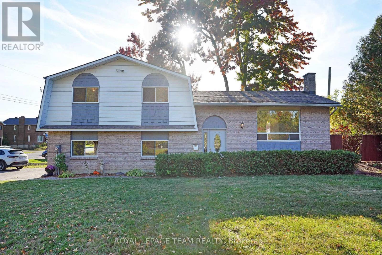 1991 Kingsdale Ave, Ottawa, ON K1T 1H9