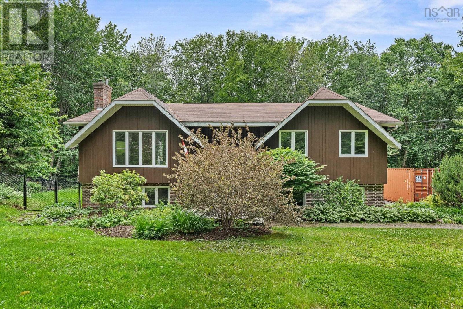 239 Howe Ave, Fall River, NS B2T 1H7