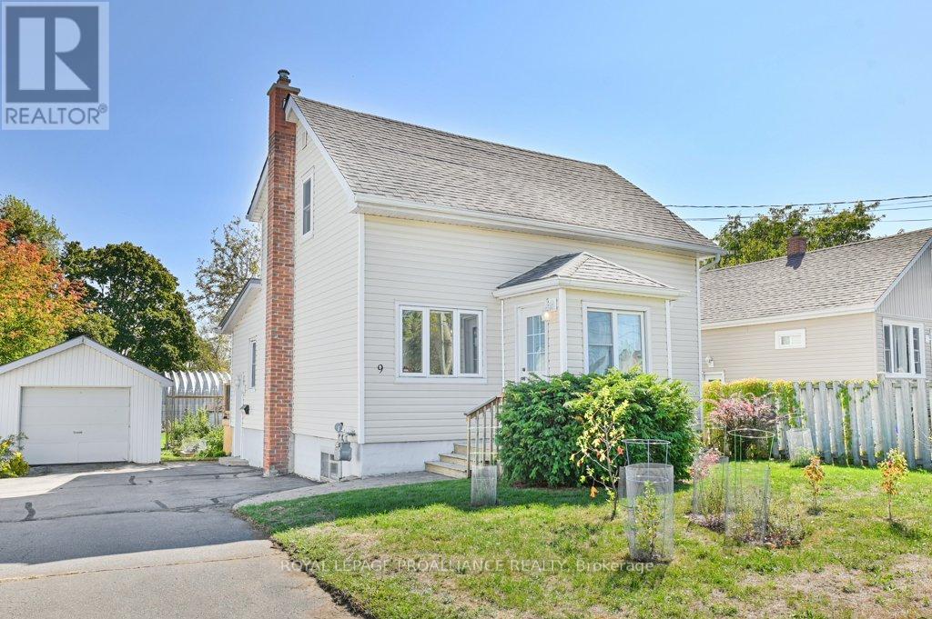 9 Wilkins St, Belleville, ON K8P 1P2