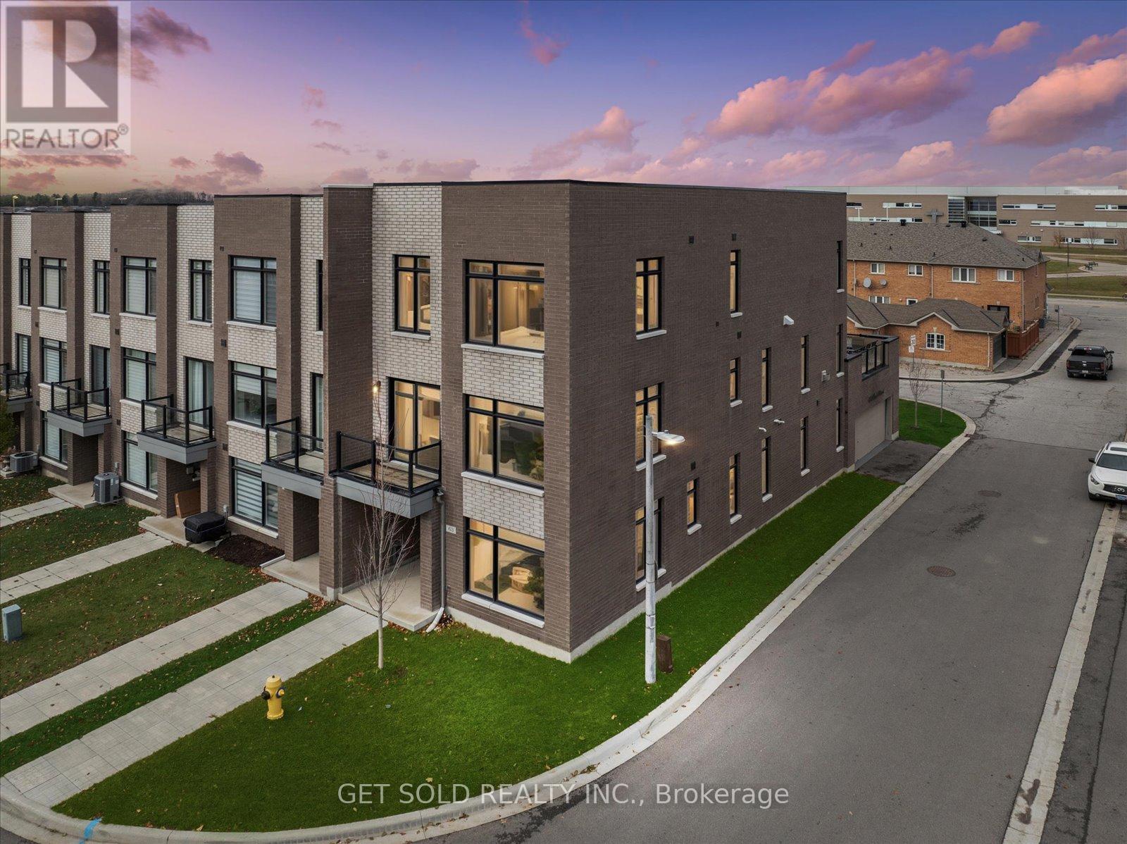 63 Laval St, Vaughan, ON L4H 0P3
