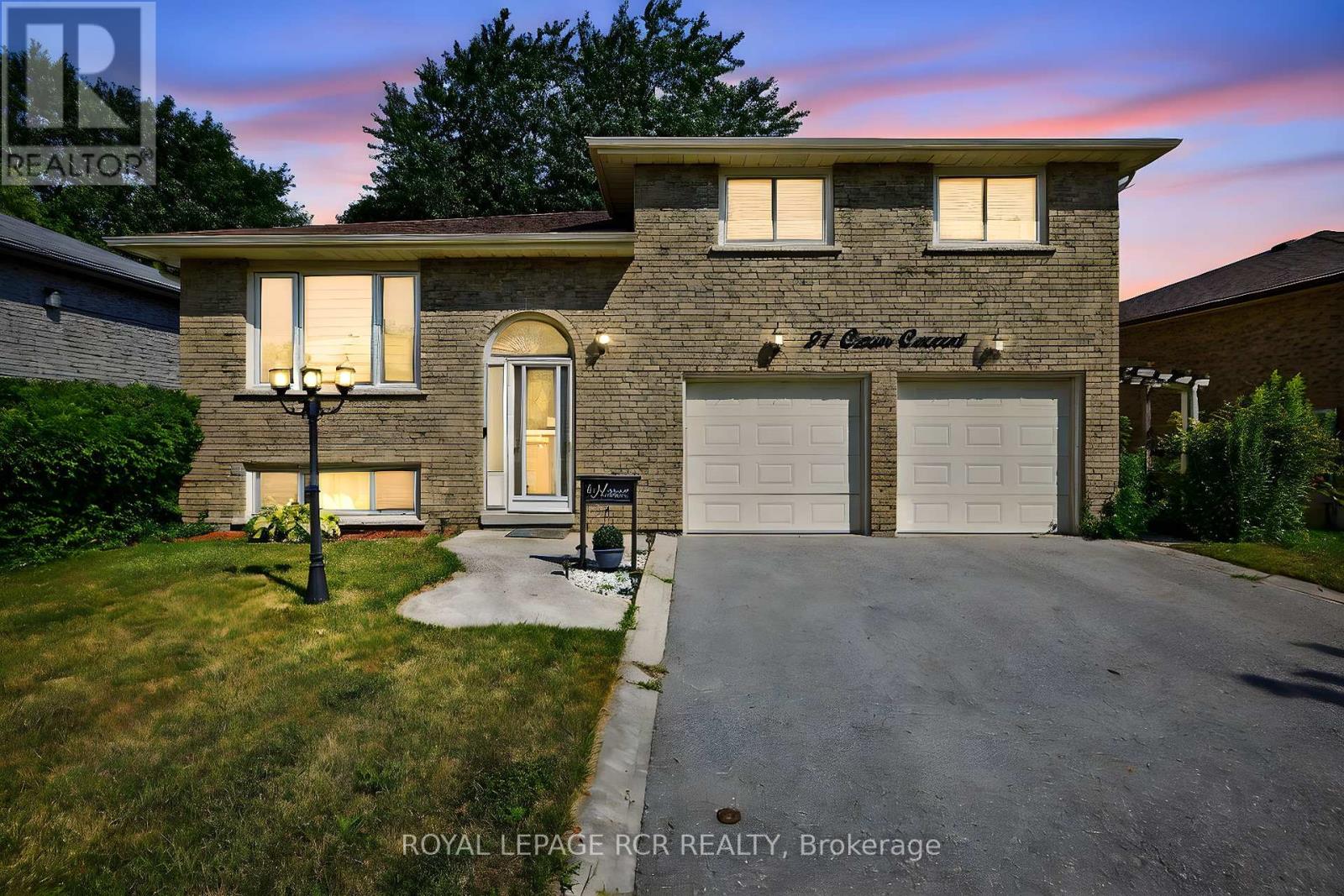 21 Crown Cres, Bradford West Gwillimbury, ON L3Z 2M7