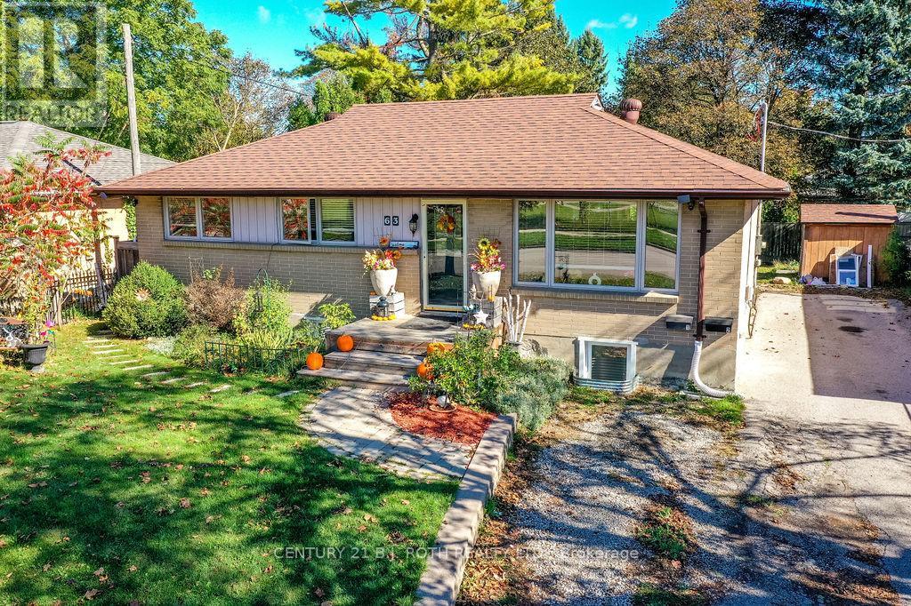 63 Davidson St, Barrie, ON L4M 3S2