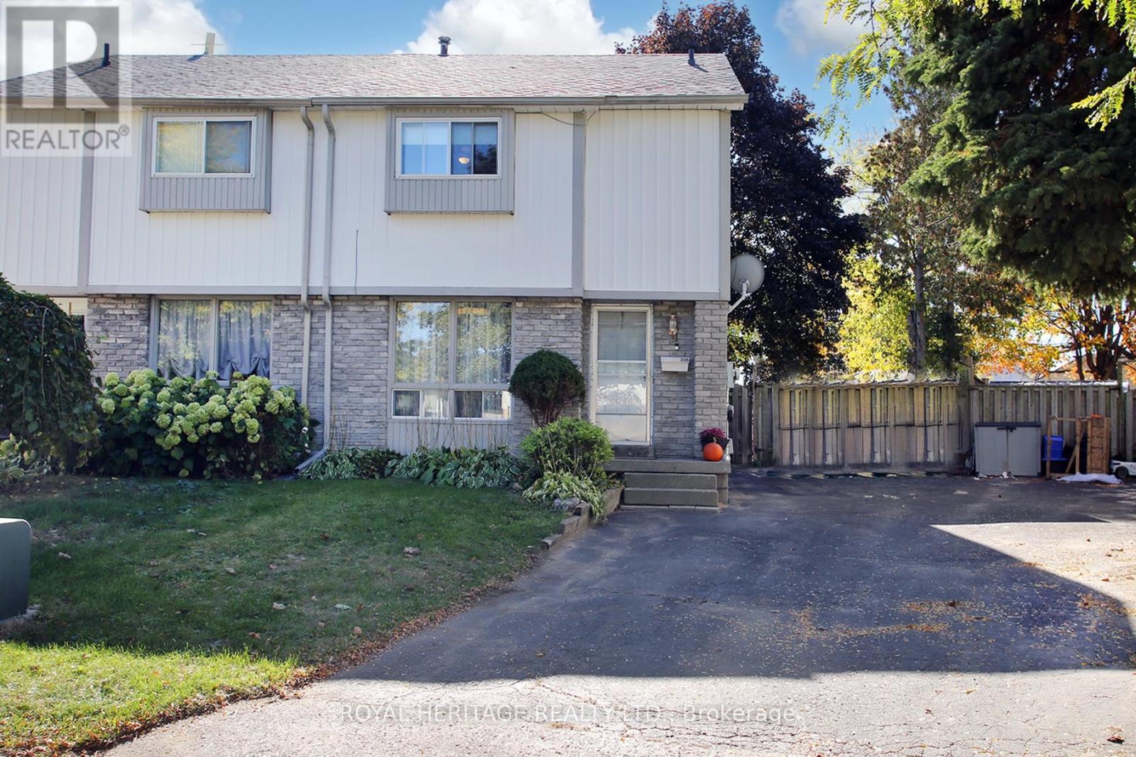 205 Northminster Ct, Oshawa, ON L1G 7M6