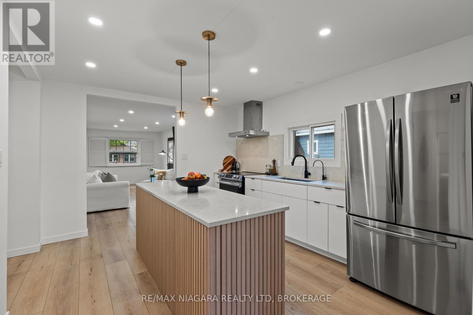 9 Shelley Ave, St. Catharines, ON L2N 5L4