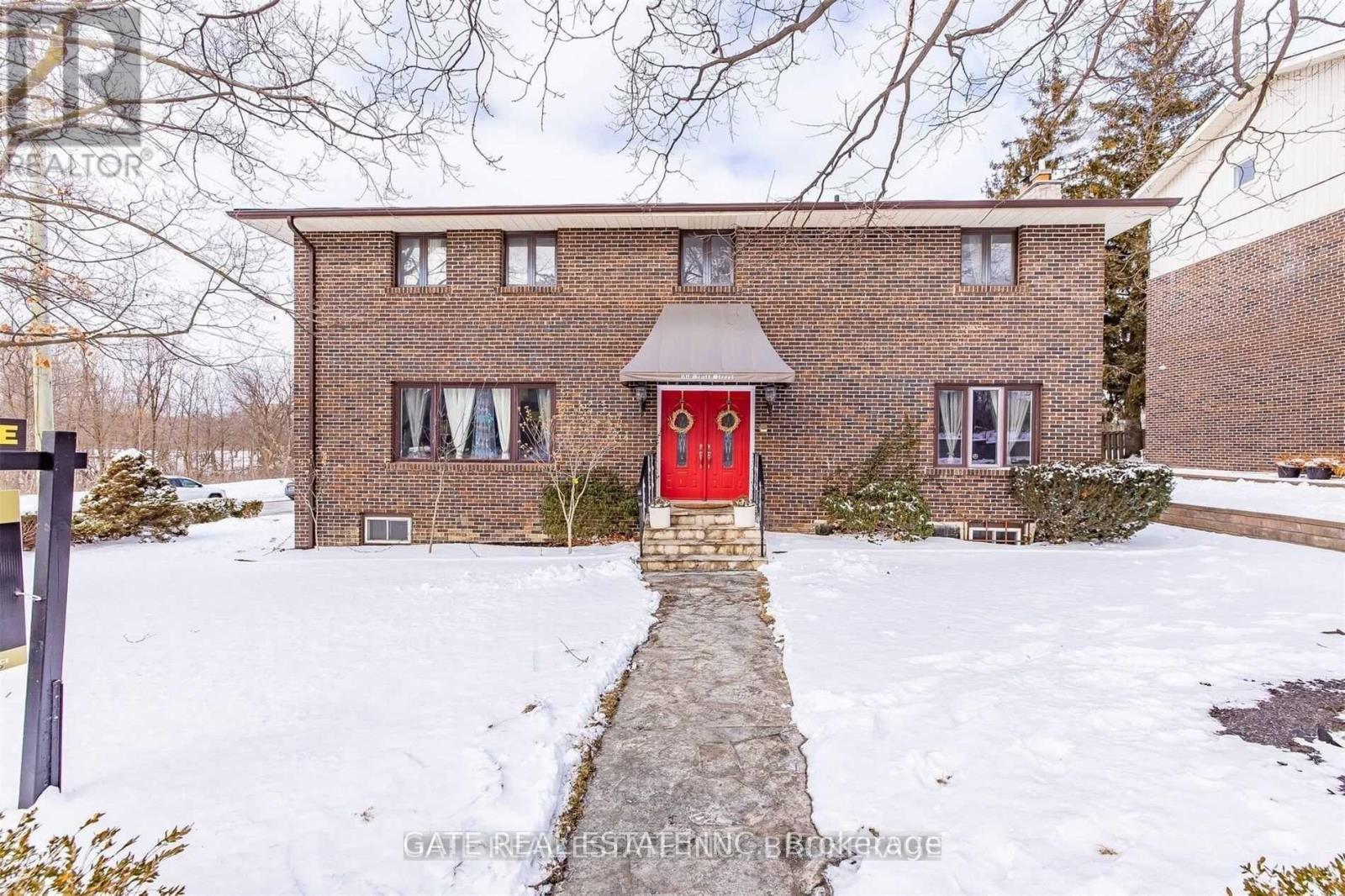 60 Scott St, Brampton, ON L6V 1S3