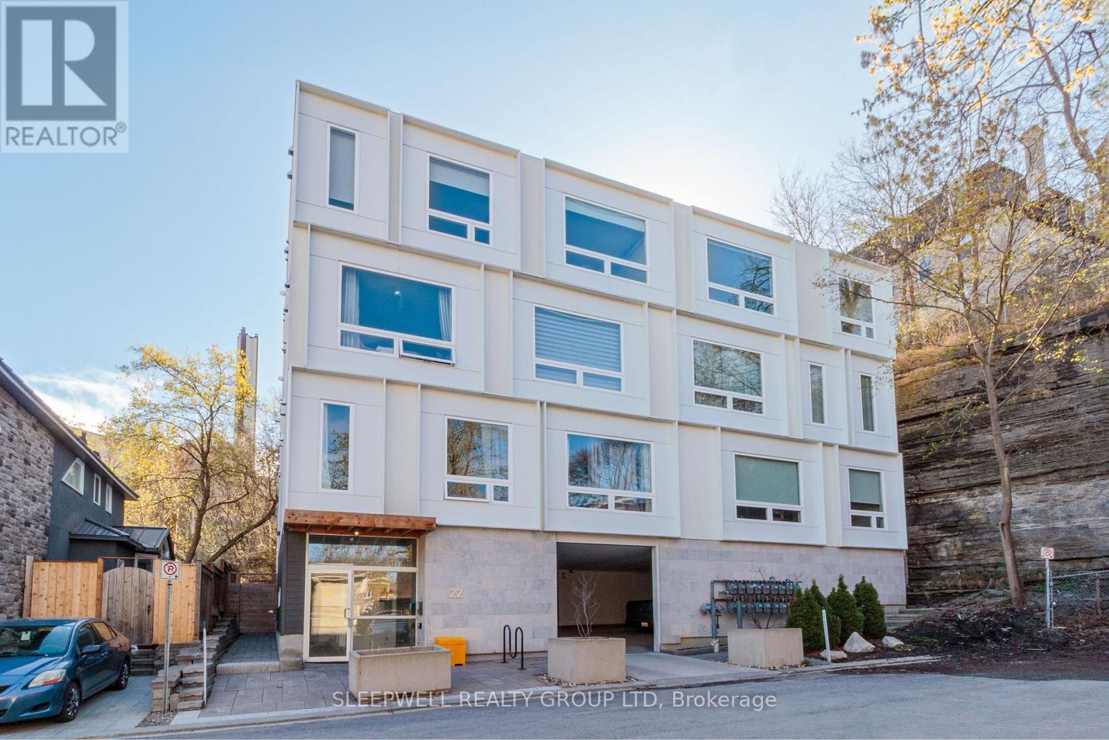304 22 Perkins St, Ottawa, ON K1R 7G5