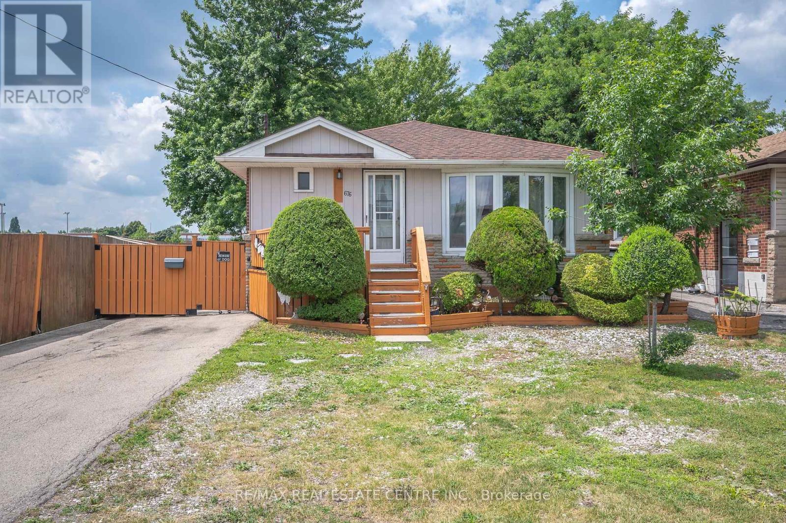 676 Upper Wentworth St, Hamilton, ON L8V 4X3