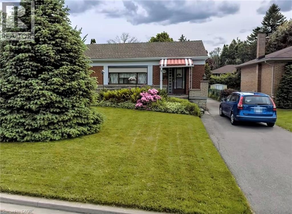 728 Ashley Ave, Burlington, ON L7R 2Z3