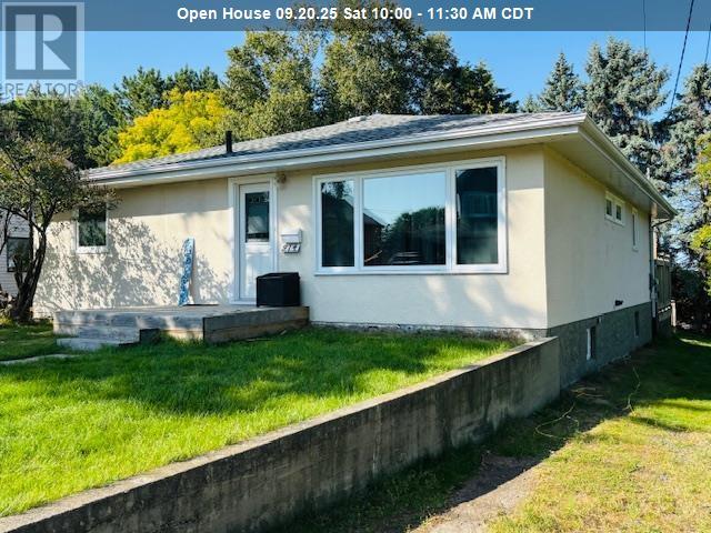 914 Eleventh Ave N, Kenora, ON P9N 3K8