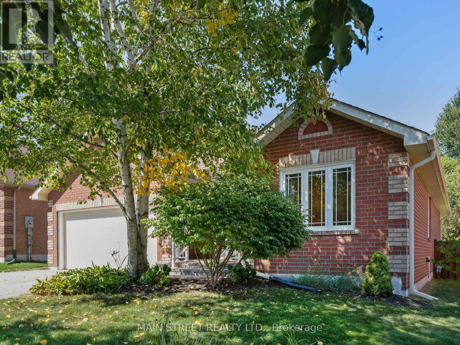 44 S Beech St, Uxbridge, ON L9P 1G1