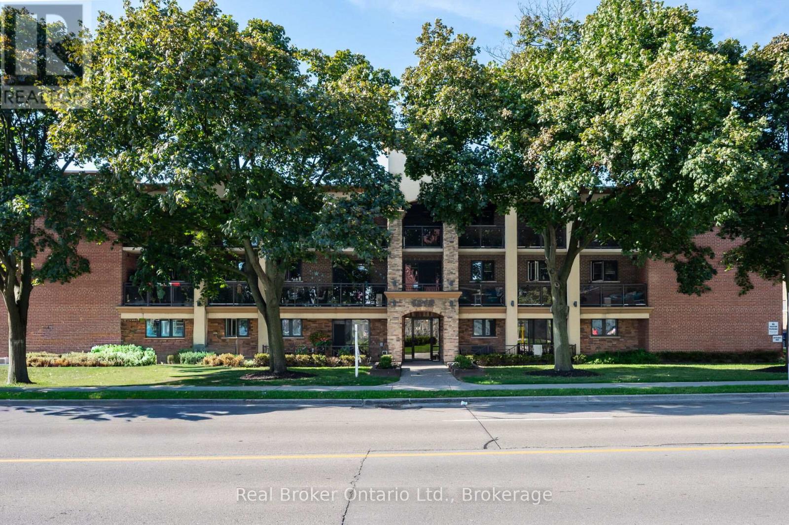 303 1212 Fennell Ave E, Hamilton, ON L8T 1T2