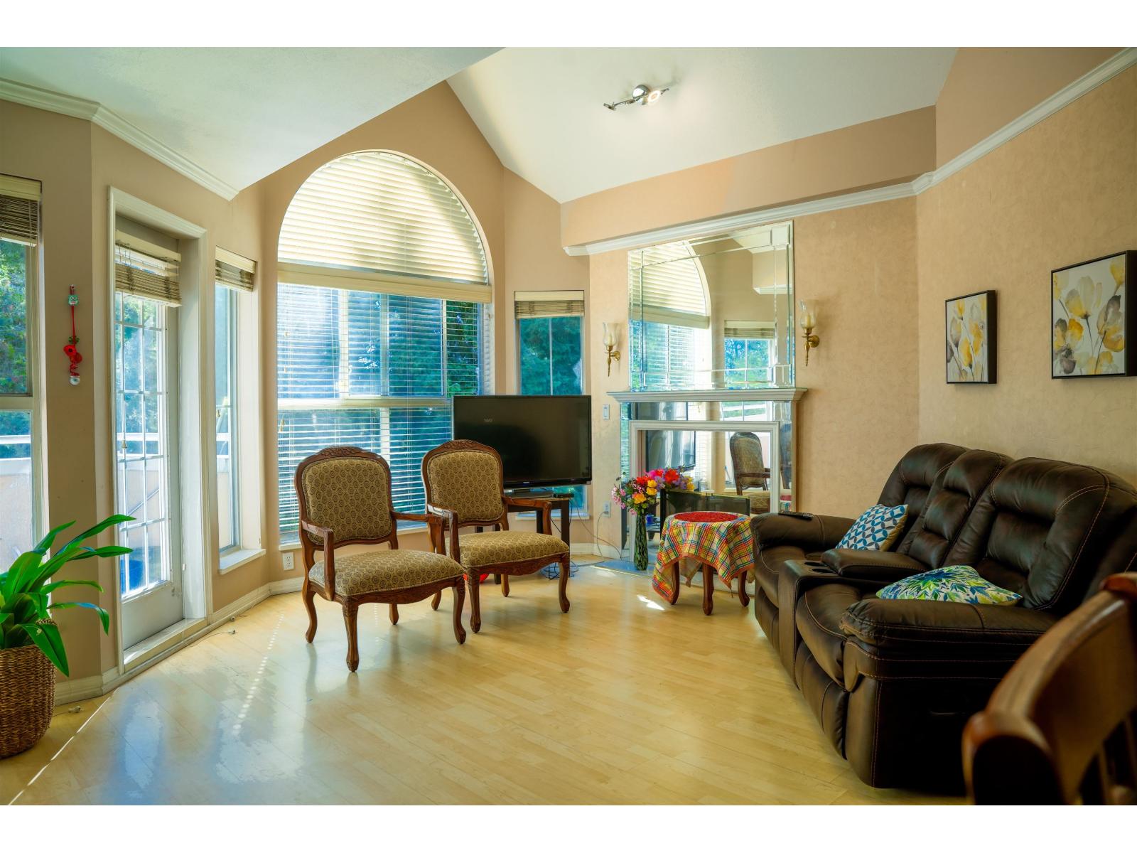 7435 121a Street Unit 410, Surrey, BC V3W 0W8