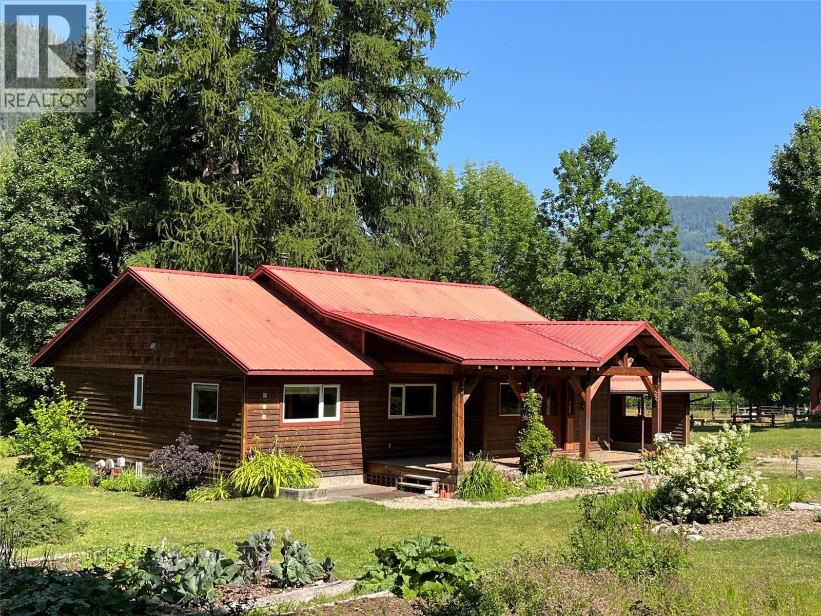 3371 Highway 3b Other, Fruitvale, BC V0G 1L1