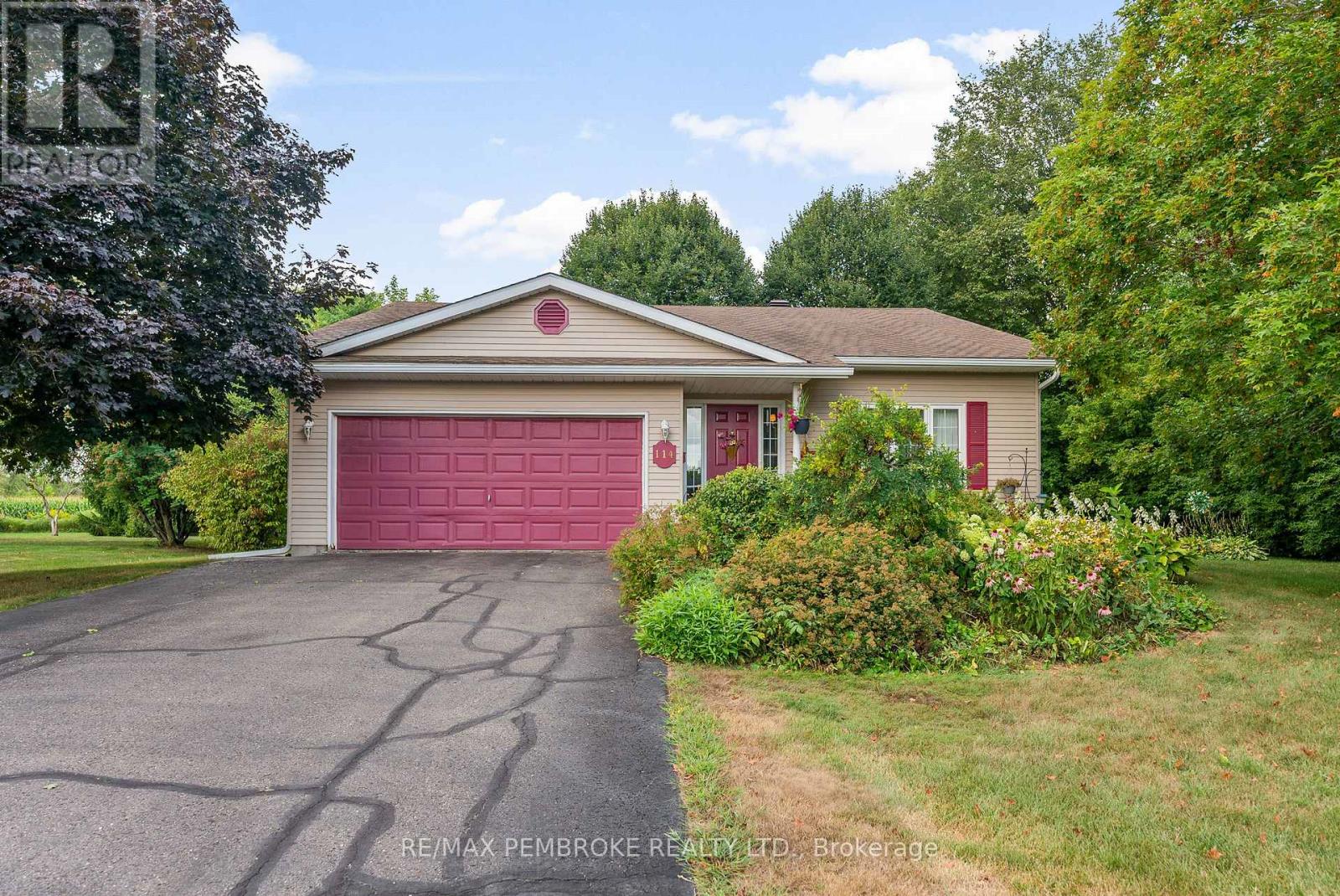 114 Stoneyfield Rd, Laurentian Valley, ON K8B 1B7