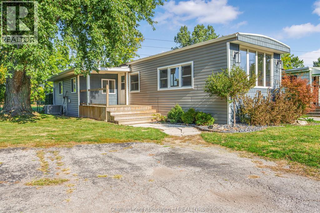 23 Regency Dr, Chatham, ON N7L 4E4