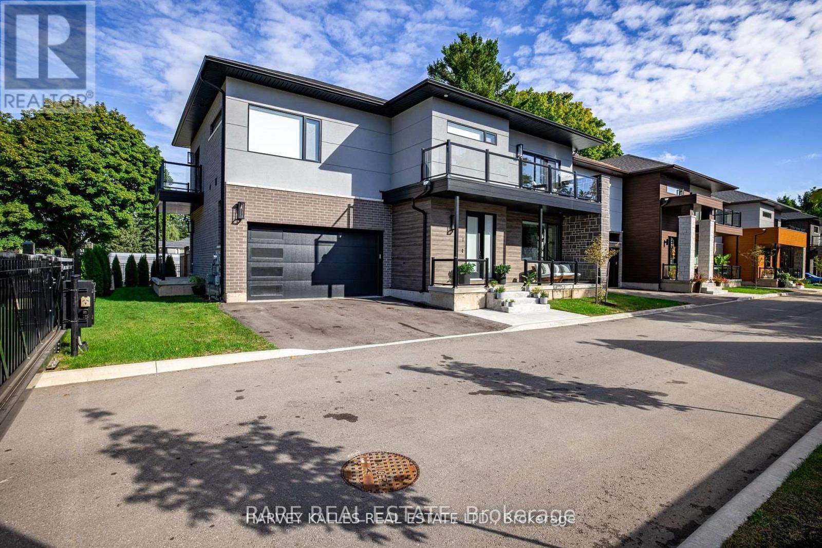 1 121 Fiddlers Green Rd, Hamilton, ON L9G 1W4