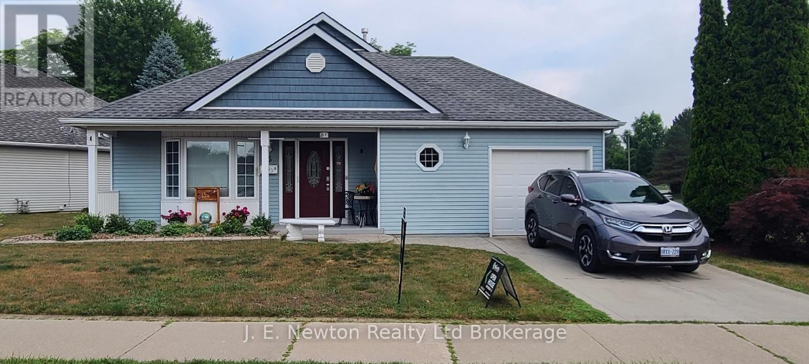 5 Dereham Dr, Tillsonburg, ON N4G 5L8
