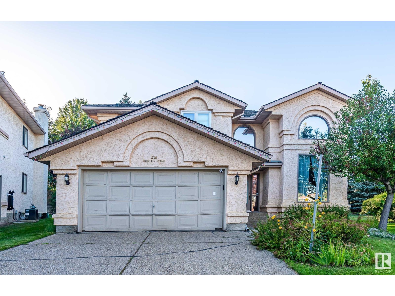 316 Burton Rd NW, Edmonton, AB T6R 2G7