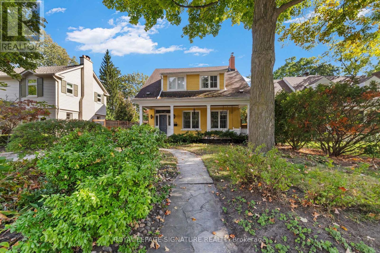 324 Spruce St, Oakville, ON L6J 2H1