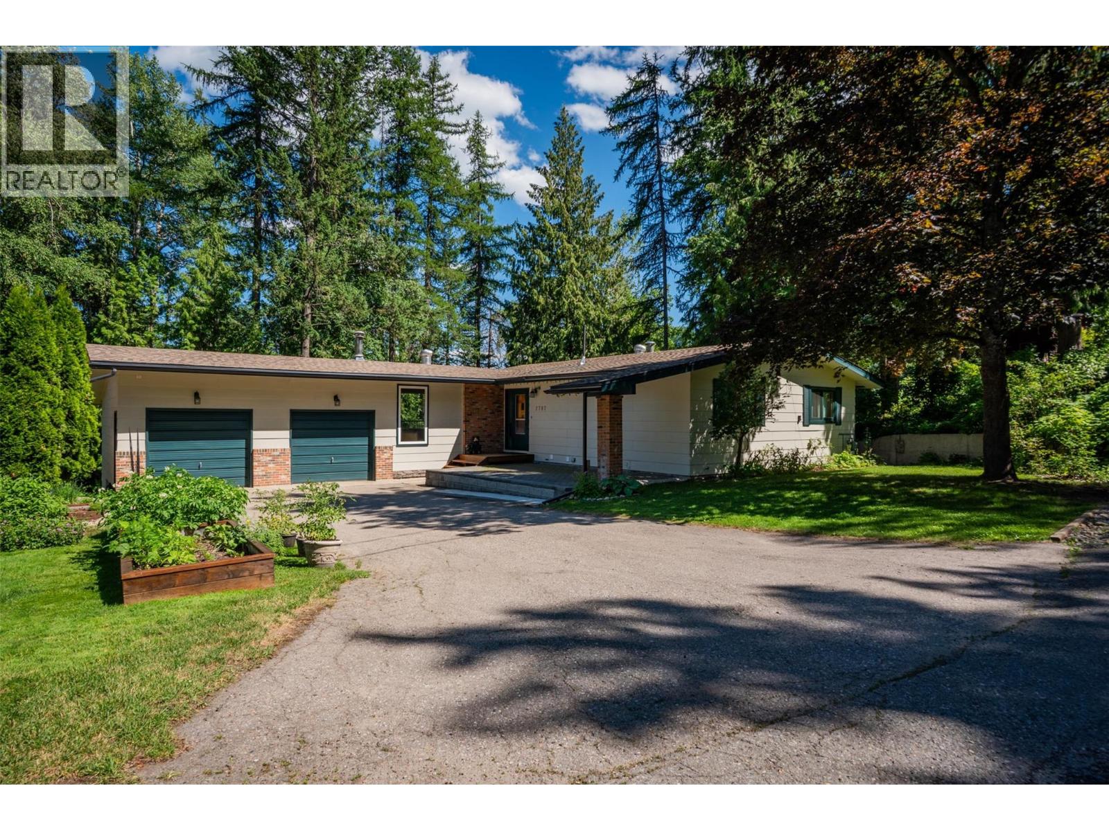 2707 Maple Cres, Rossland, BC V0G 1Y0