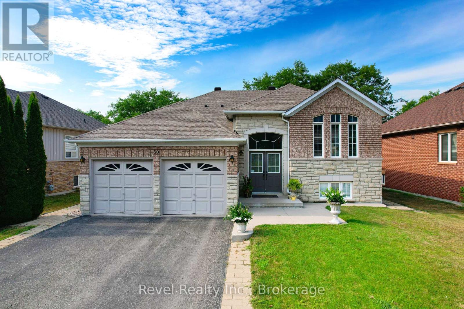 30 Cranberry Hts, Wasaga Beach, ON L9Z 1M9