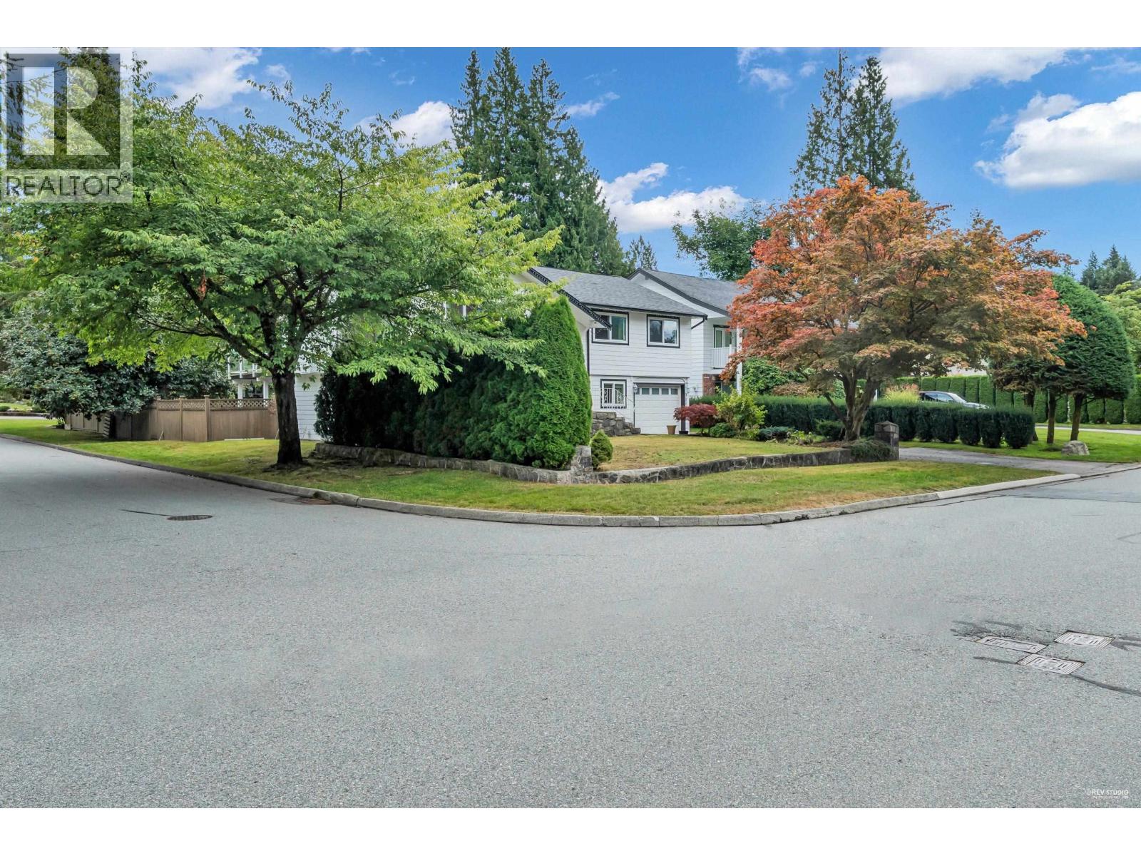 3566 Regent Ave, North Vancouver, BC V7N 2B9