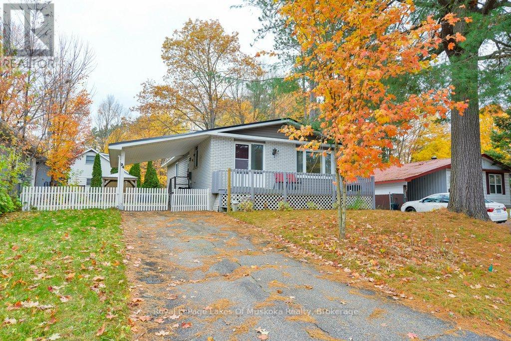 24 Dudley Dr, Bracebridge, ON P1L 1K3