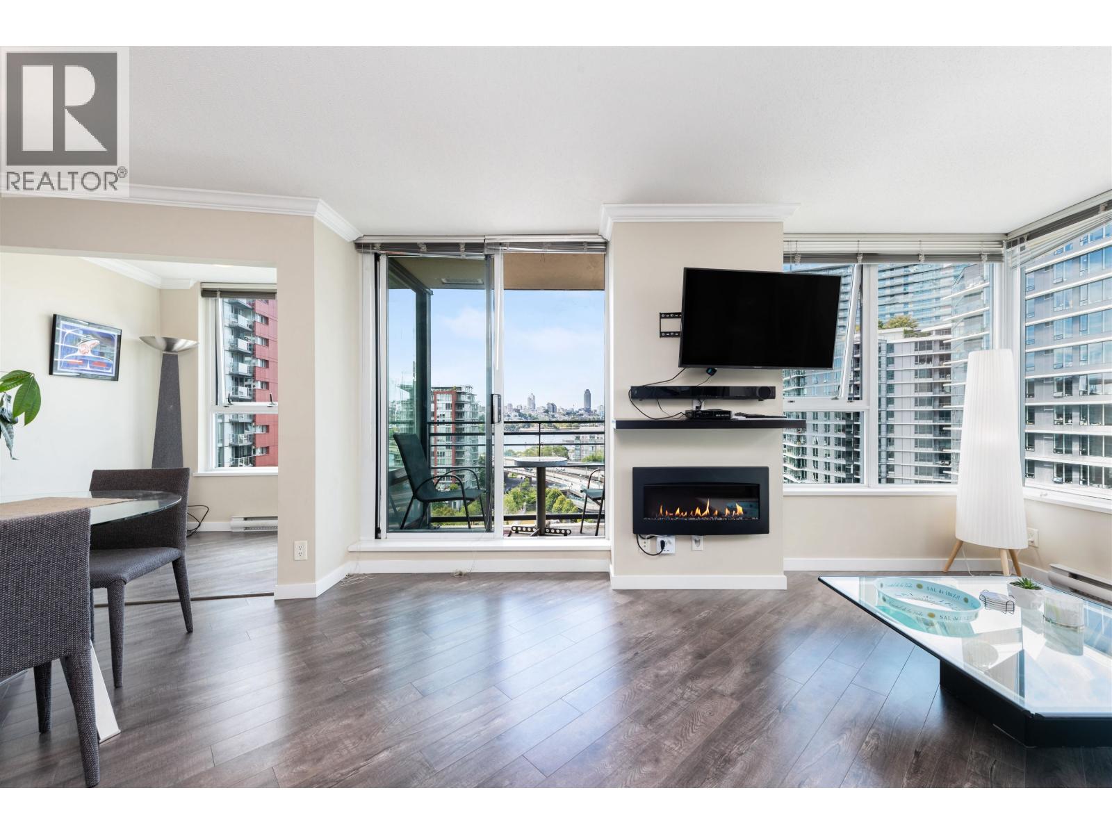 33 Smithe Street Unit 1606, Vancouver, BC V6B 0B5