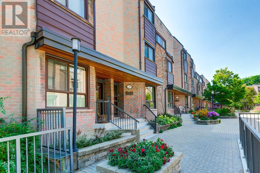 29 130 Clinton St, Toronto, ON M6G 2Y3