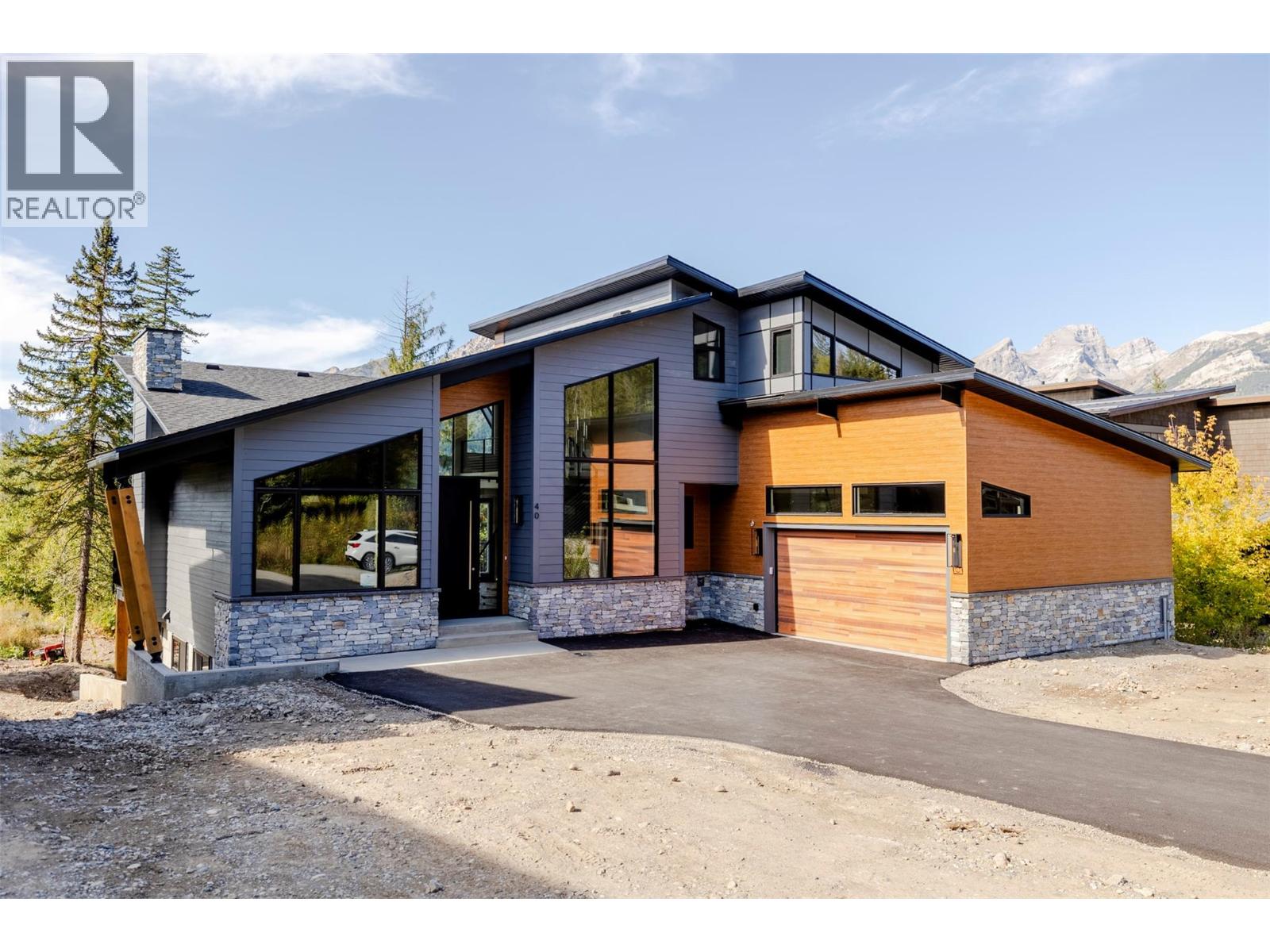 40 Piedmont Dr, Fernie, BC V0B 1M4
