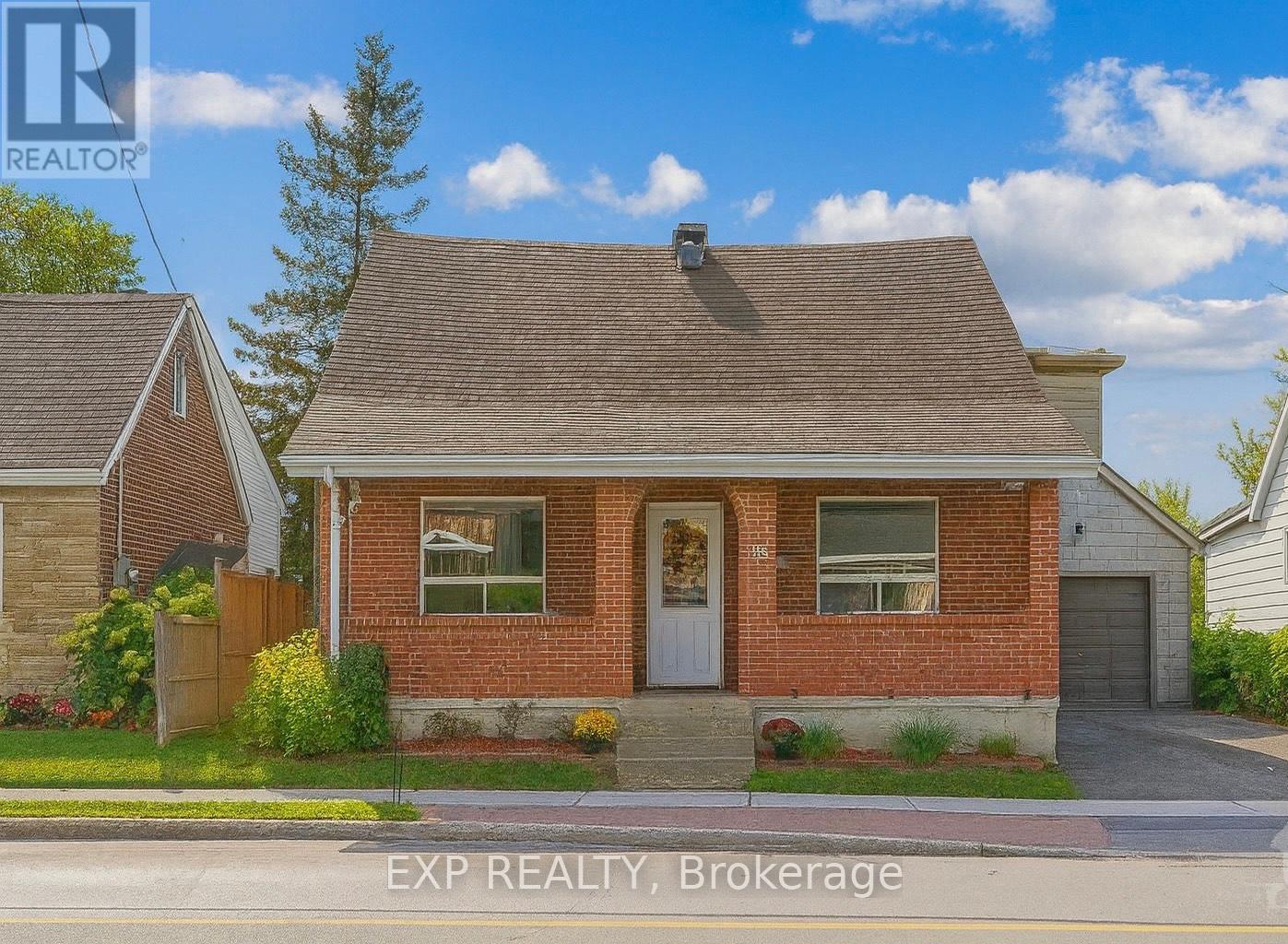 566 Kirkwood Ave, Ottawa, ON K1Z 5X4