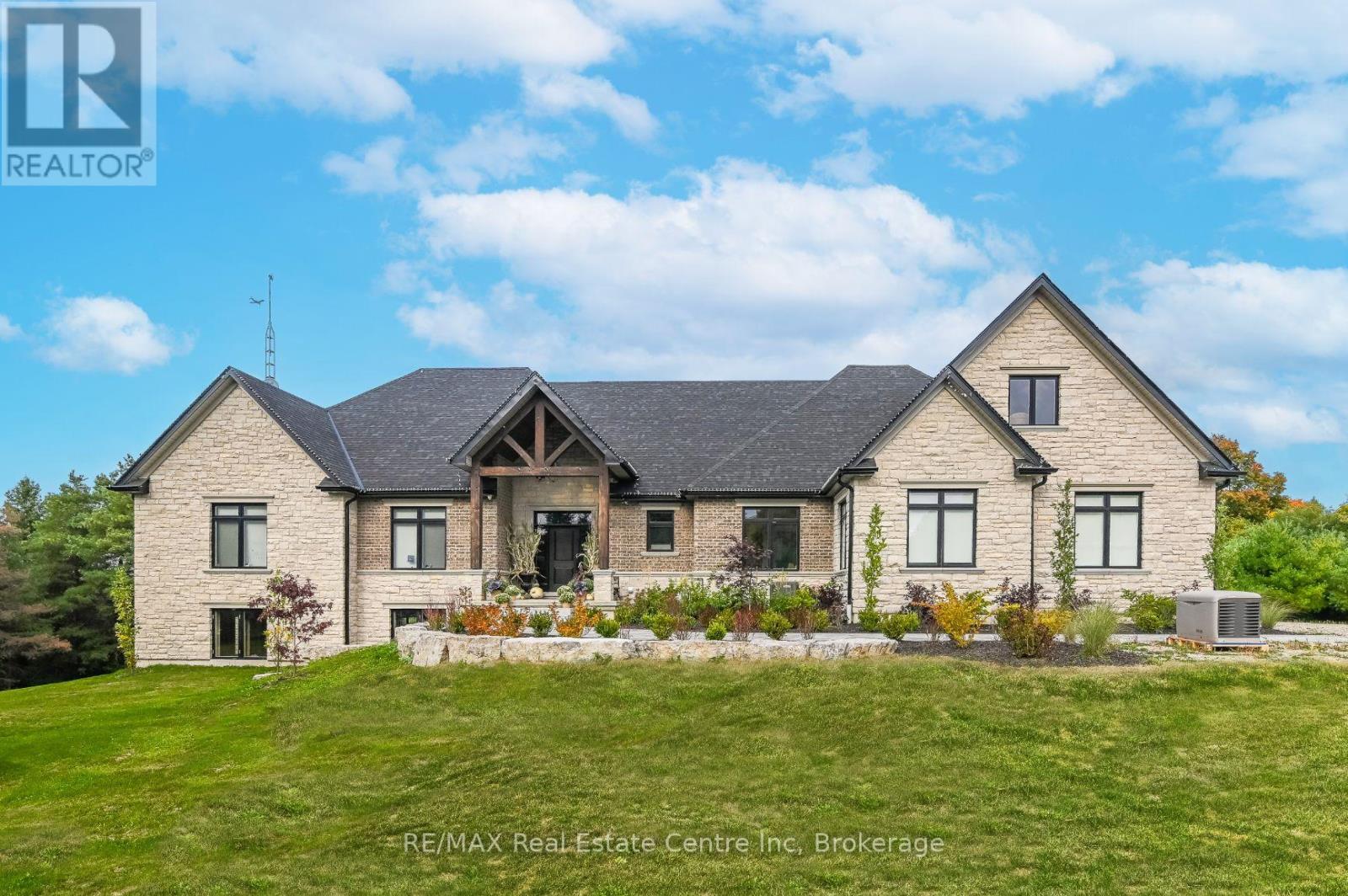 693 Arkell Rd, Puslinch, ON N1H 6H8