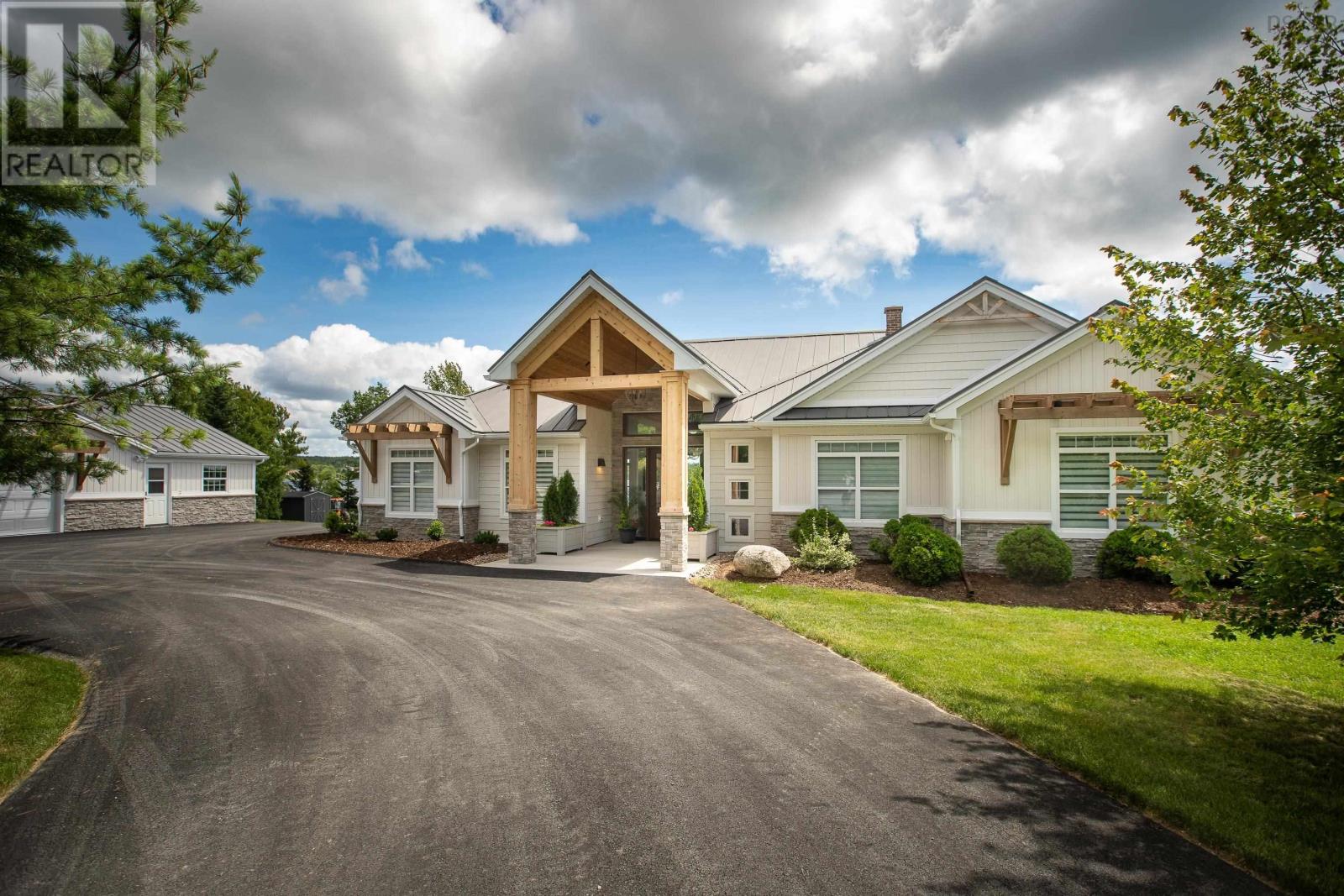 60 Post Office Rd, Porters Lake, NS B3E 1H7