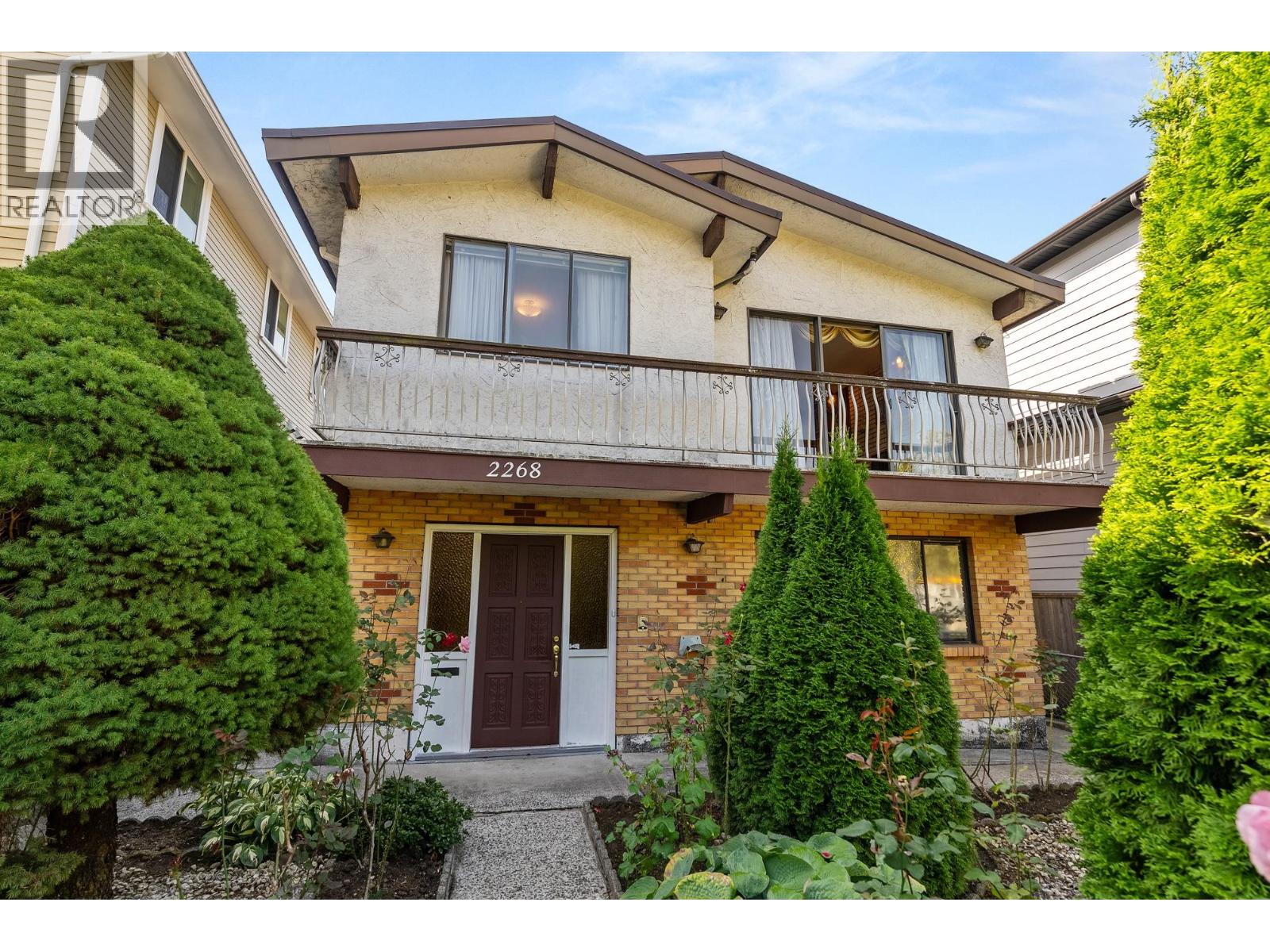 2268 Wenonah St, Vancouver, BC V5N 2Z6