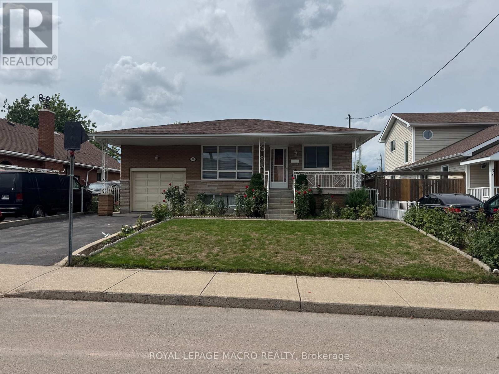 31 Adair Ave N, Hamilton, ON L8H 6A5