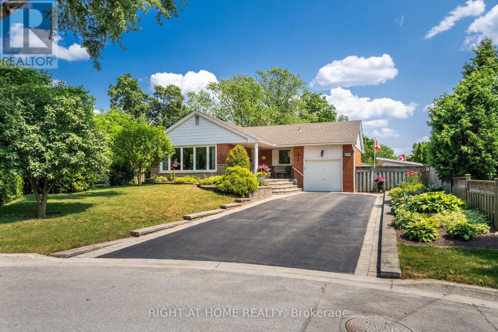 509 Rothesay Pl, Burlington, ON L7N 3E3