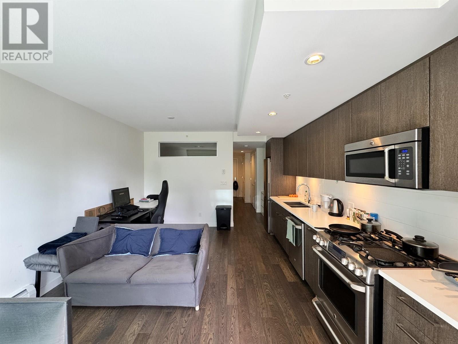 9060 University Crescent Unit 210, Burnaby, BC V5A 0E1