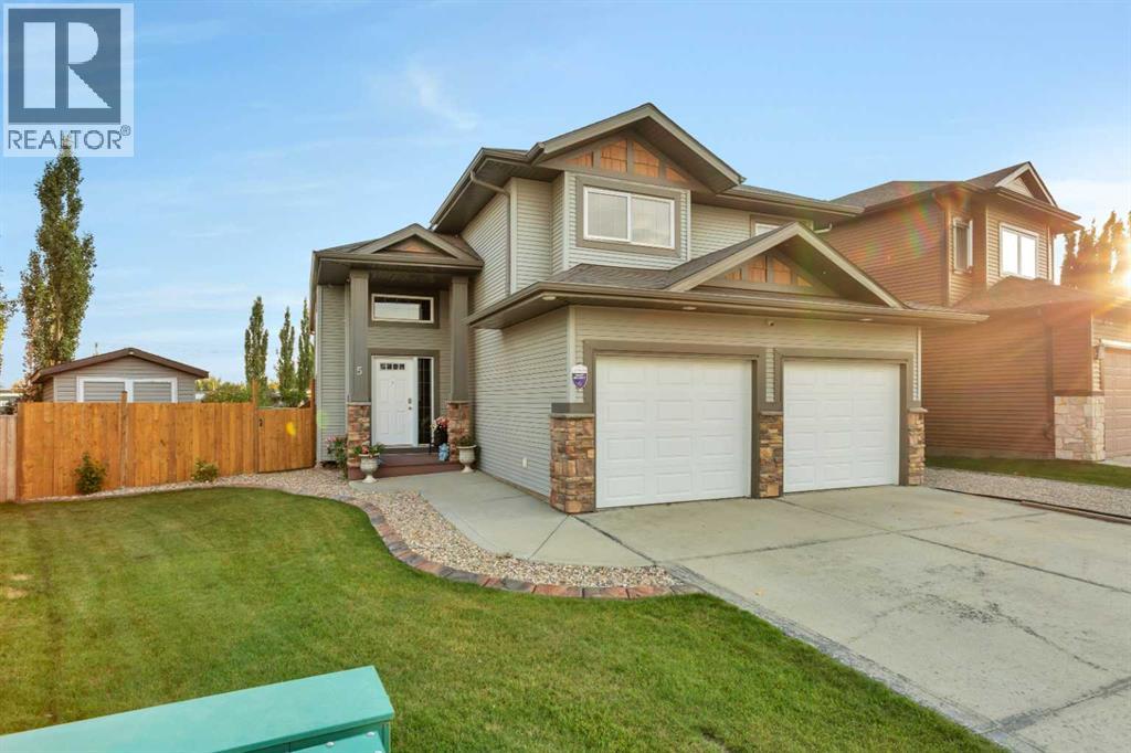 5 Heritage Dr, Penhold, AB T0M 1R0
