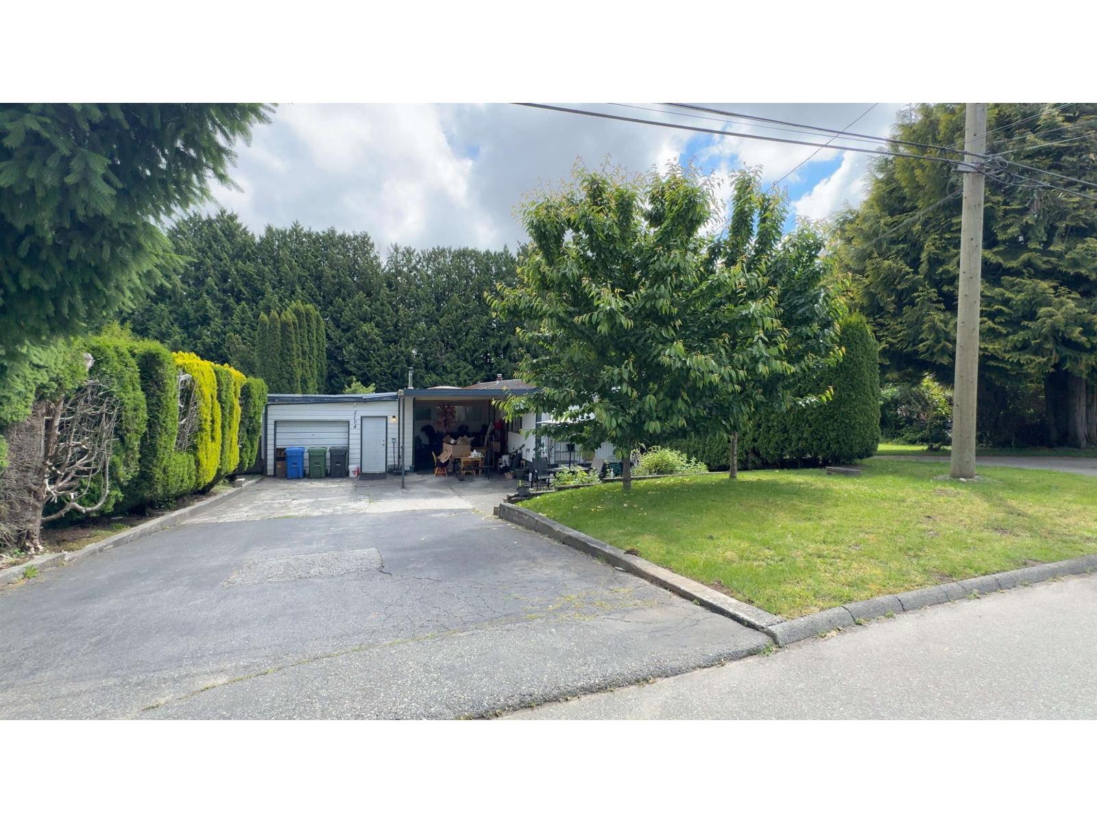 2104 Oakridge Cres, Abbotsford, BC V2T 6A8