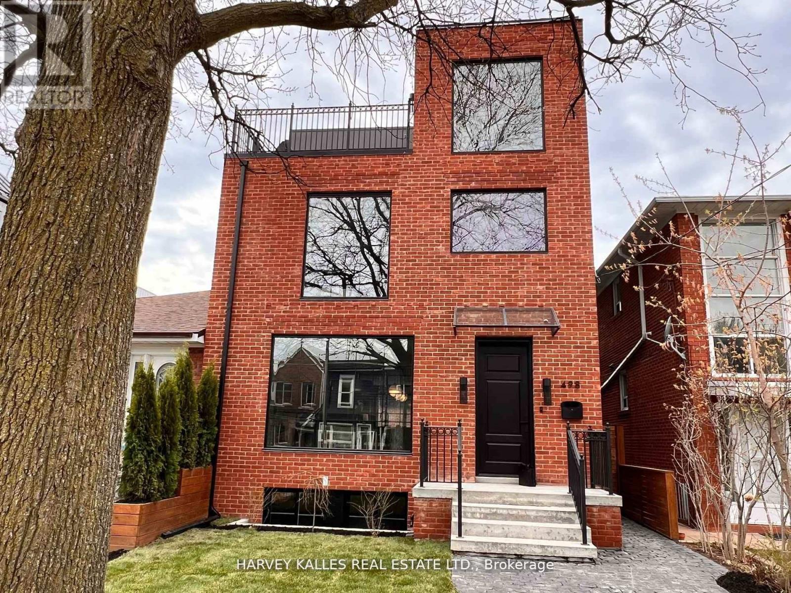 498 Roxton Rd, Toronto, ON M6G 3R4