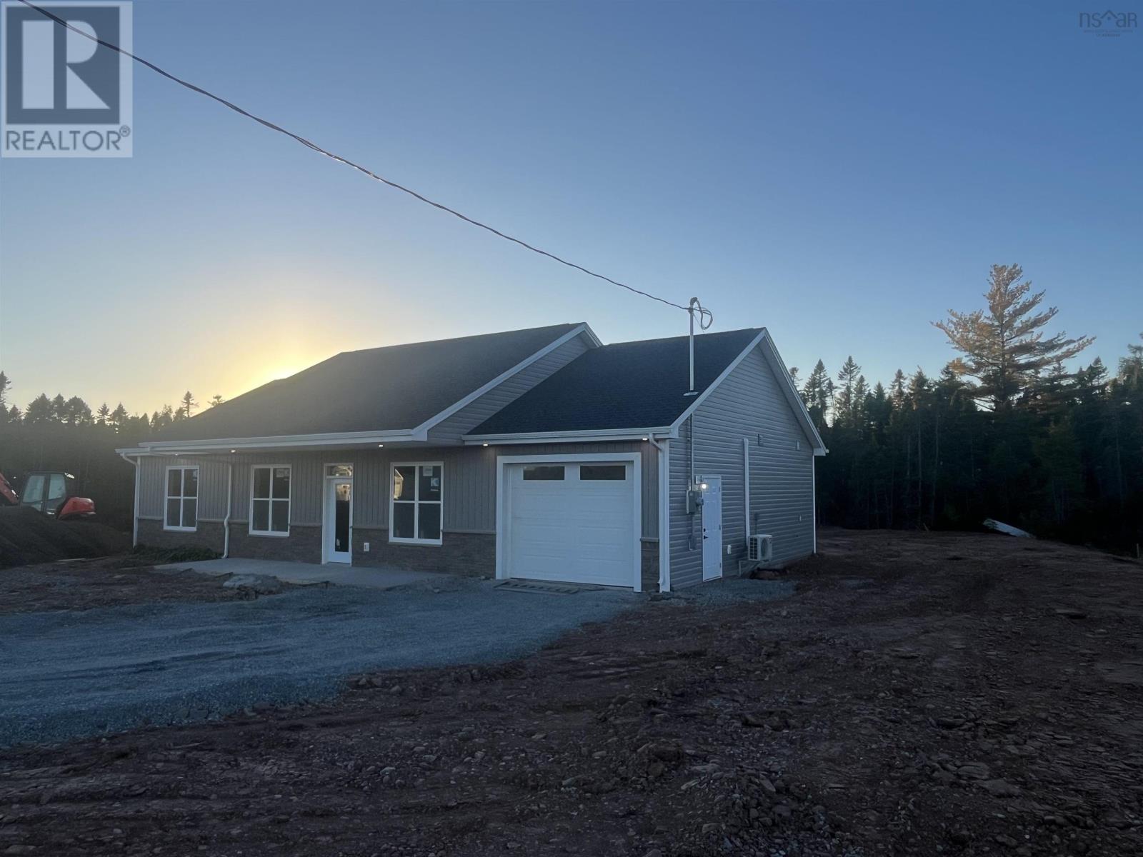 28 Ravenwood Dr, Nine Mile River, NS B2S 2Y1