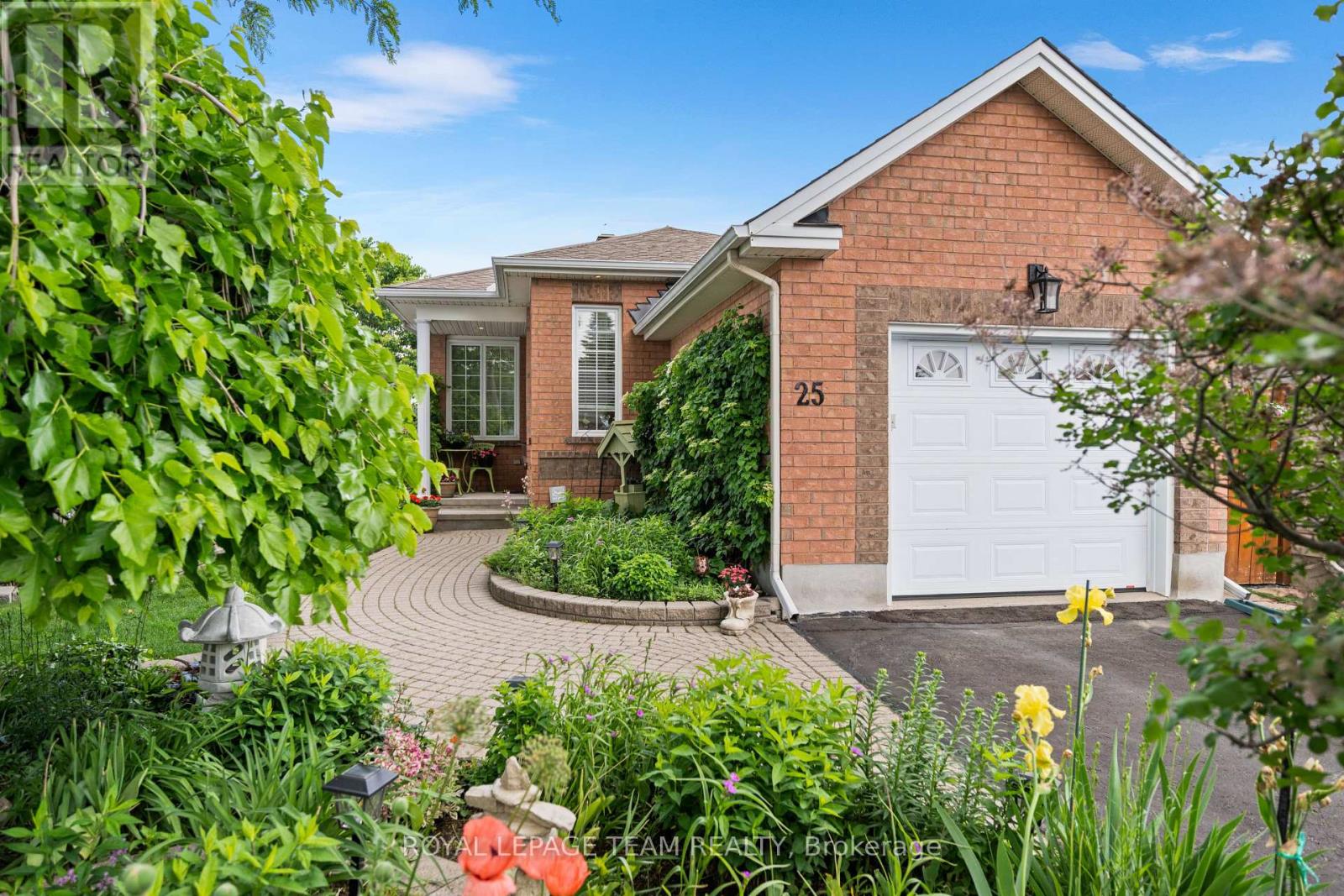 25 Trump Ave, Ottawa, ON K2C 4A7