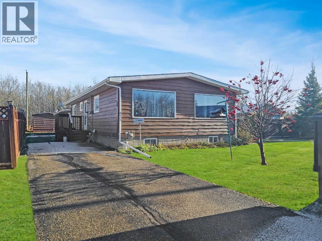 411 4 St NE, Mclennan, AB T0H 2L0