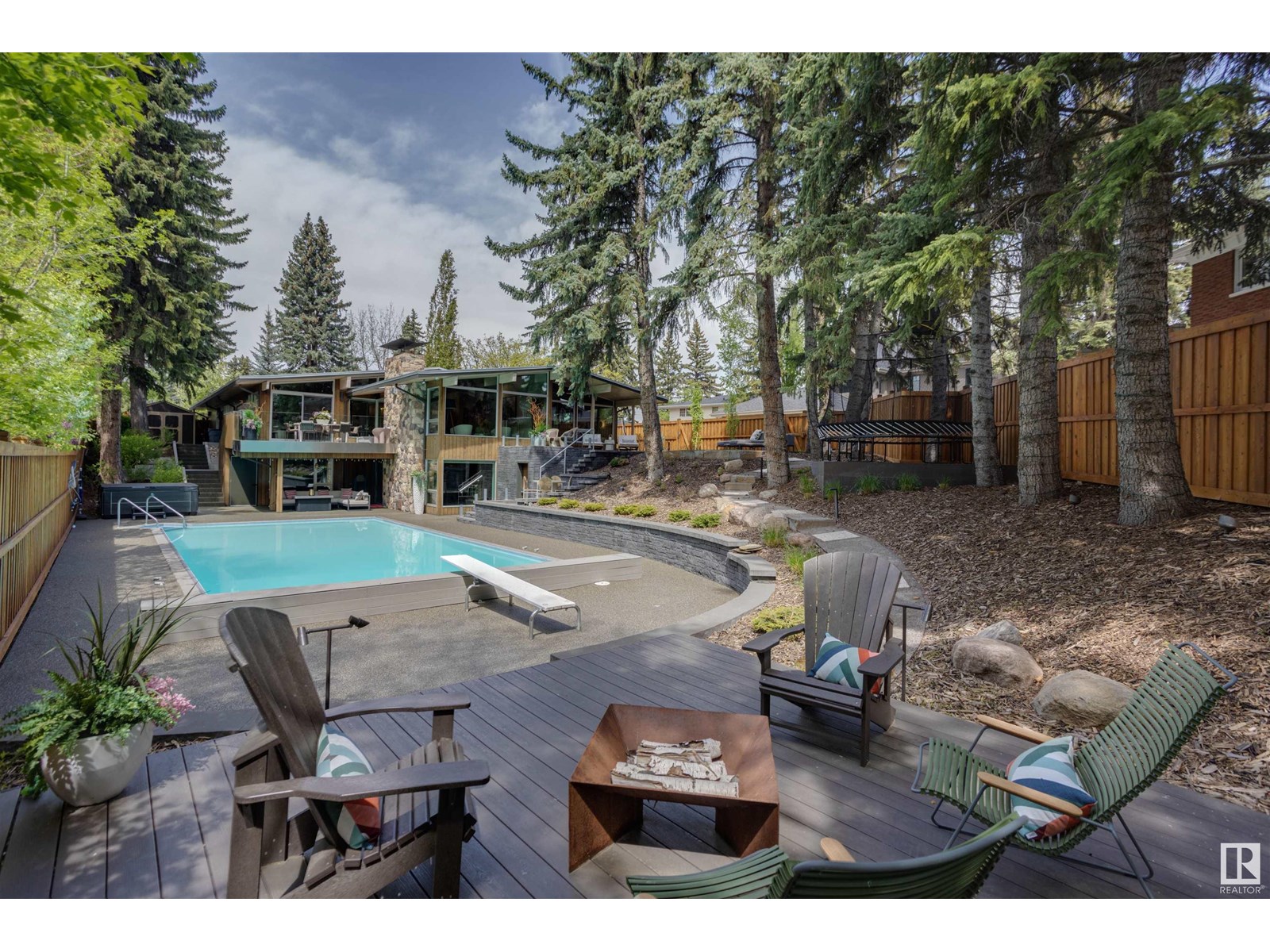 3 Valleyview Cr NW, Edmonton, AB T5R 5S5