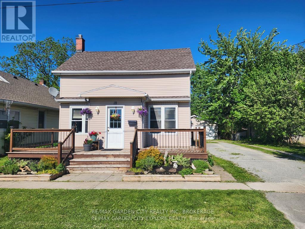 18 St Peter St, St. Catharines, ON L2T 1N8