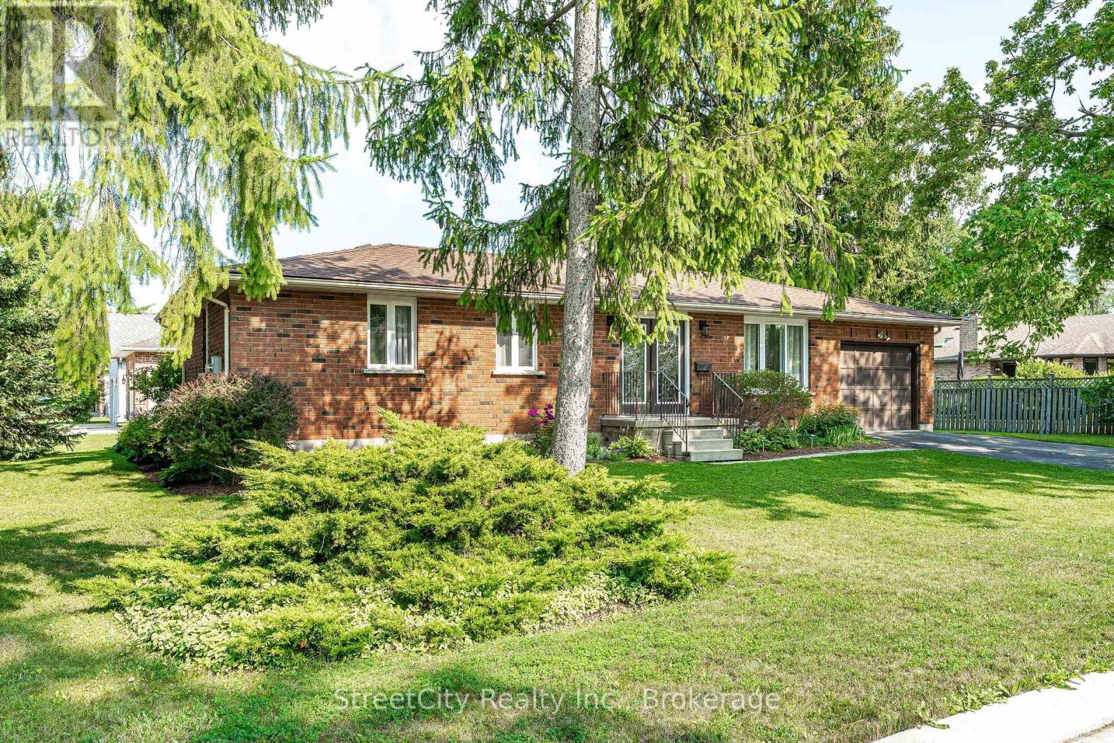 31 Cobourg St, West Perth, ON N0K 1N0