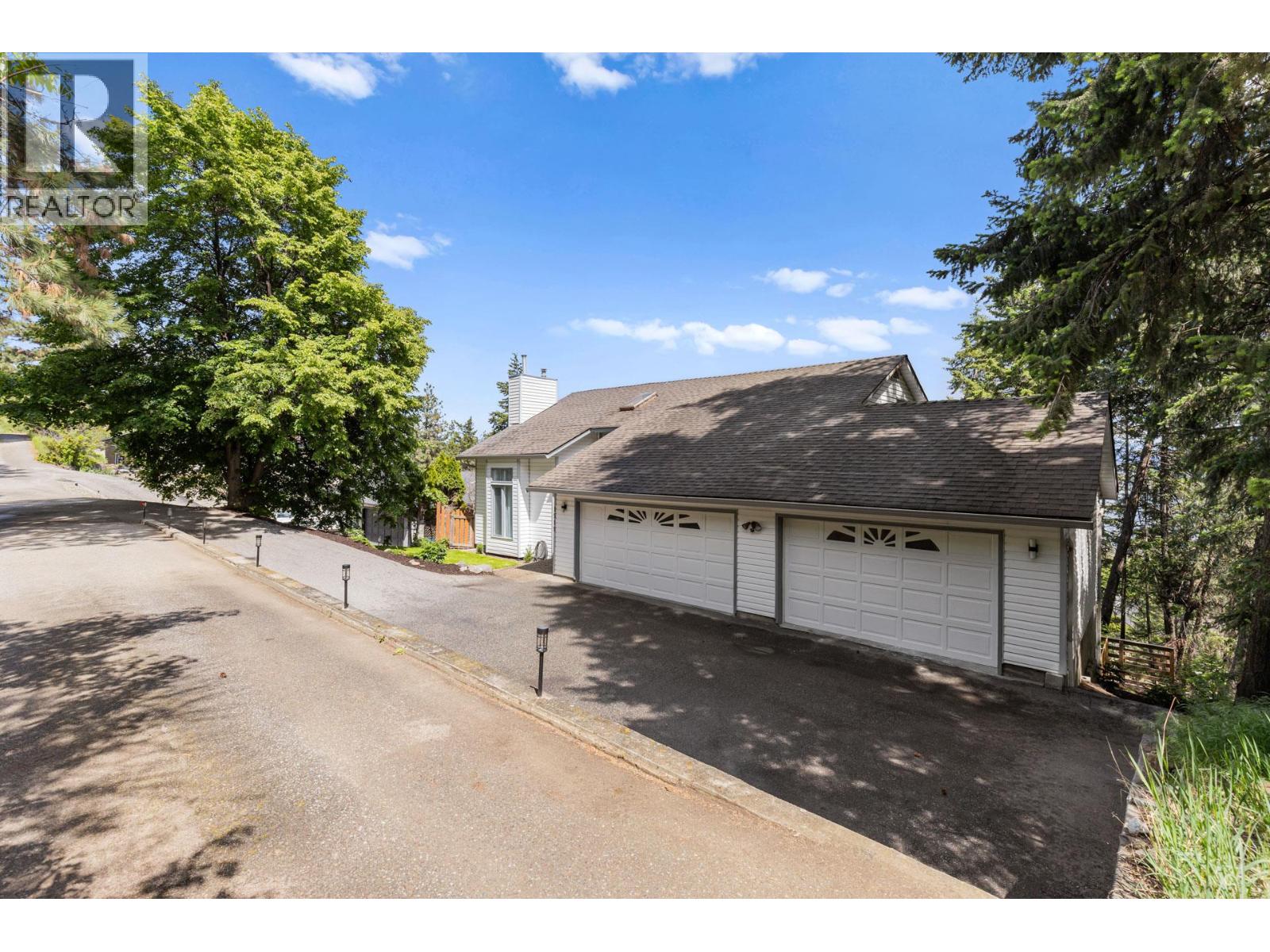 1515 Scott Cres, West Kelowna, BC V1Z 2X6